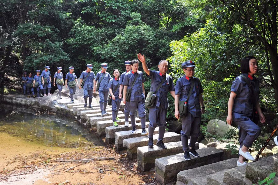 大别山红色教育体验：走“志仁小道”.jpg