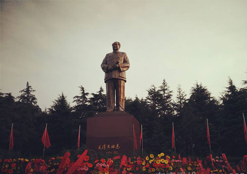 毛泽东铜像广场.jpg