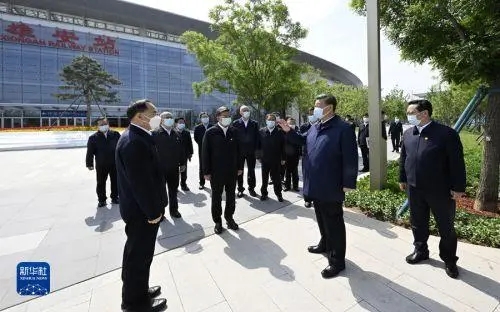 习近平在雄安站考察.jpg