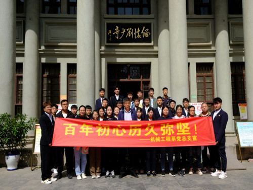刘少奇在开封陈列馆.jpg