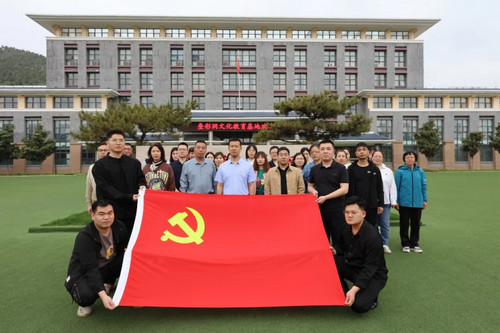 叠彩洞精神党性教育馆.jpg