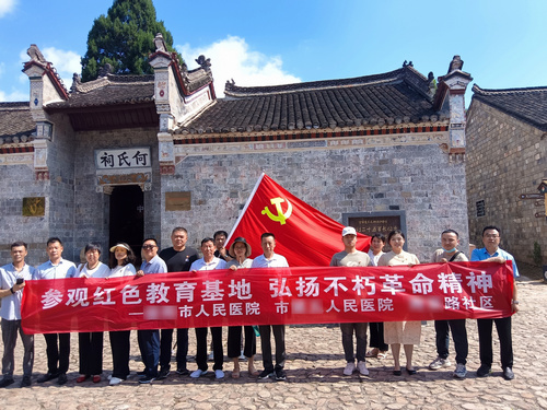 何氏祠.jpg