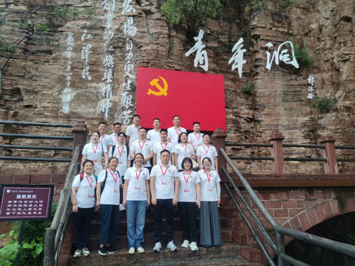 红旗渠咽喉工程青年洞.jpg