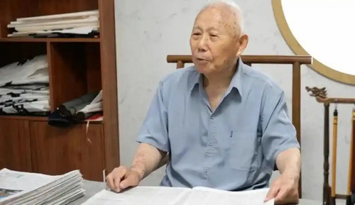 申秉宸.jpg