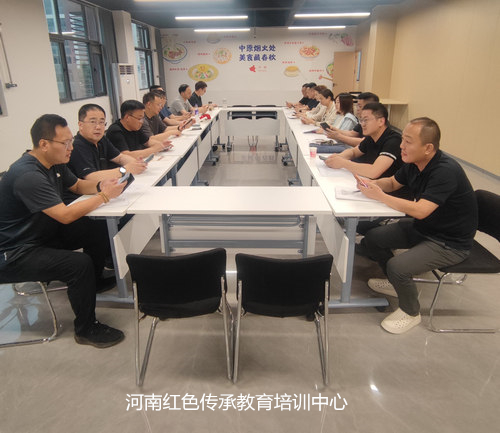 分组研讨.jpg