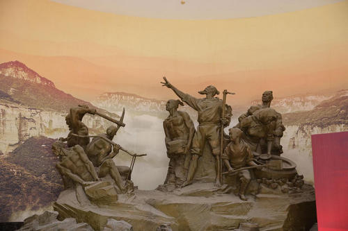愚公移山群雕像.jpg 愚公移山群雕像.jpg