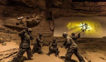 红旗渠精神具有强大的凝聚力和感召力，在修建红旗渠的十年中，全县参加红旗渠建设的不少于三十万人